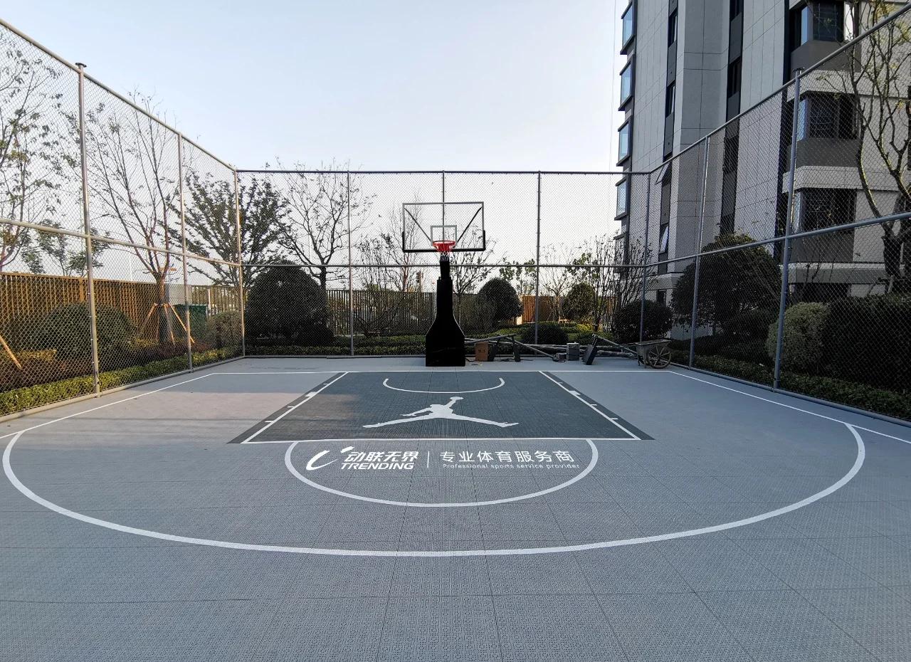 采用新技术提升篮球场地设施水平